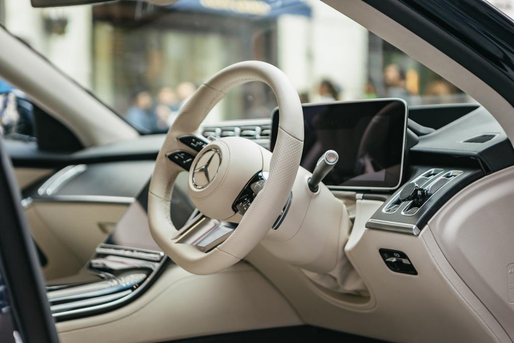 Luxury chauffeur service London corporate travel executive car service