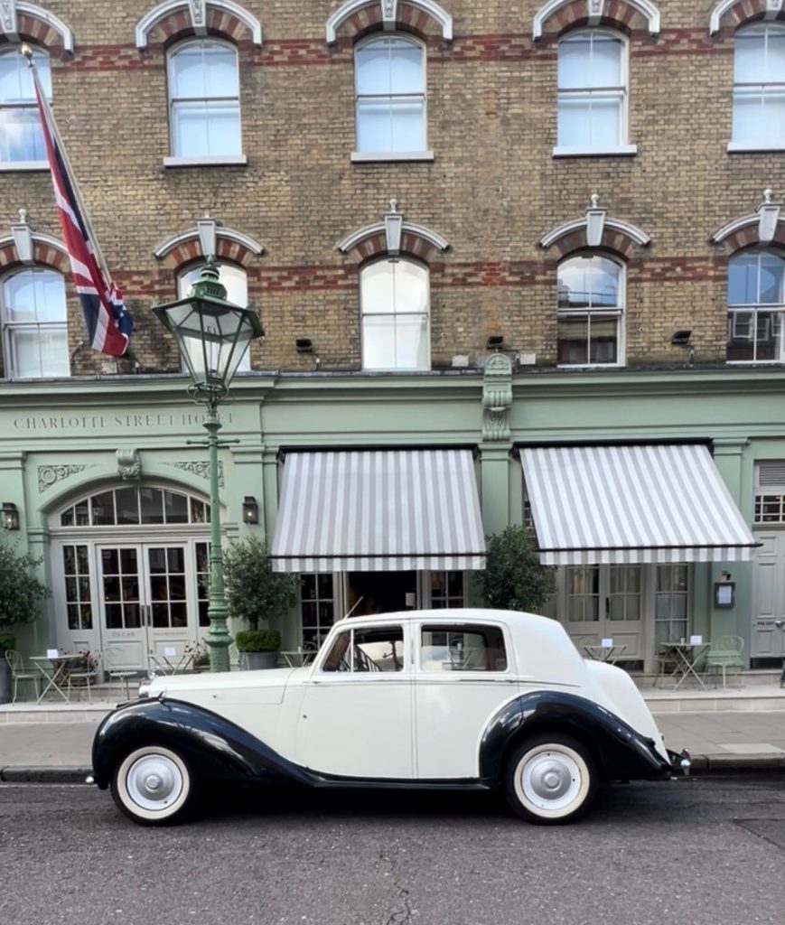Bentley MK VI vintage luxury sedan side profile