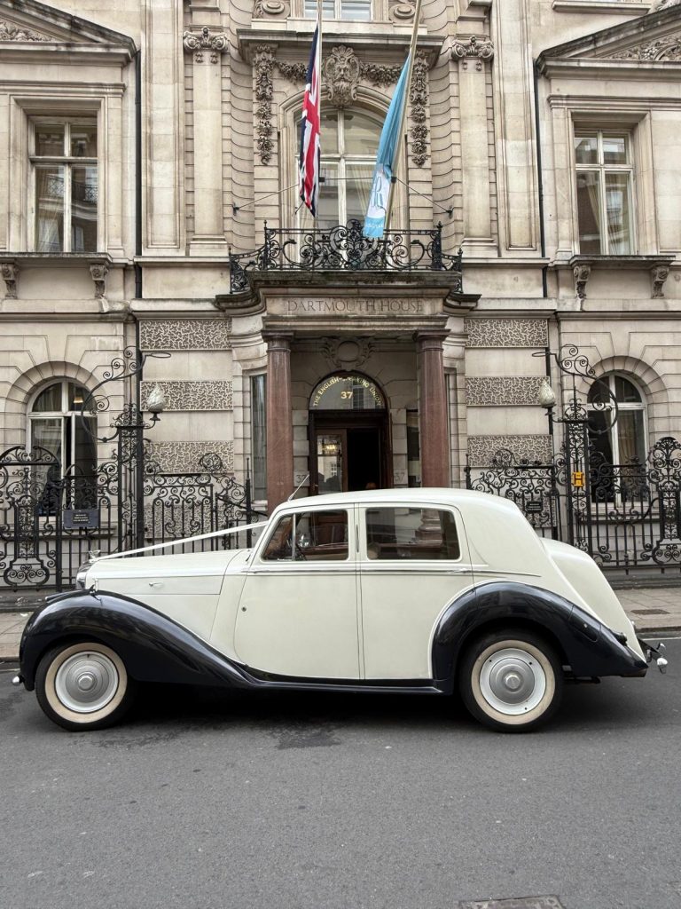 Bentley MK VI classic luxury car exterior 1950s