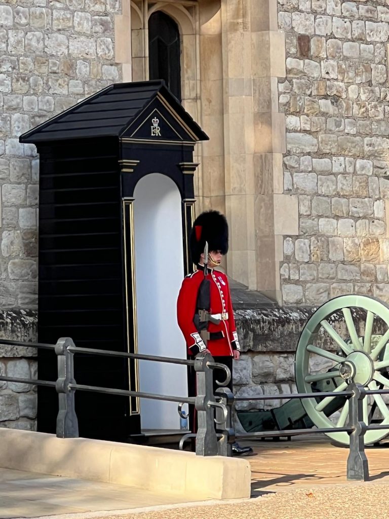 luxury wedding car hire Tower of London Bentley modern car